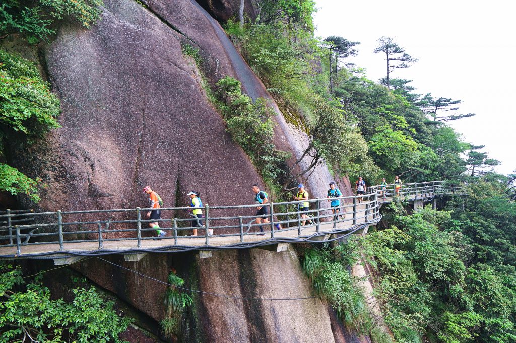 黄山徒步：用脚步丈量奇山秀景